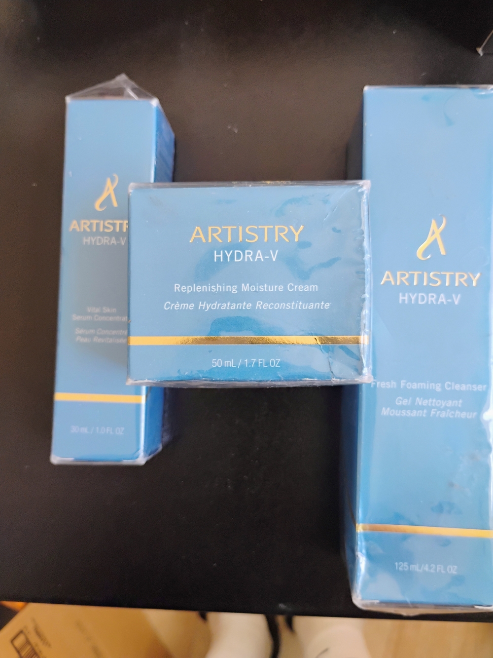 ARTISTRY HYDRA-V 3-Piece Skincare Set โ Serum, Moisture Cream & Foaming Cleanser